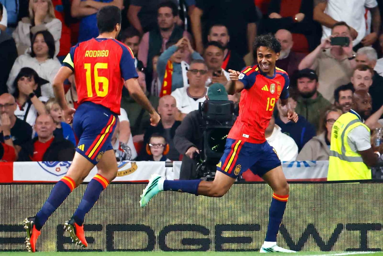 UEFA ULUSLAR A LİGİ'NDE İSPANYA, İNGİLTERE DEPLASMANINDA GERİYE DÜŞTÜĞÜ MAÇI 3-2...