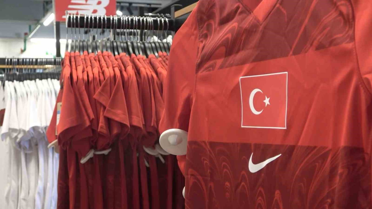 UEFA ULUSLAR A LİGİ 1. GRUP İKİNCİ MAÇINDA İTALYA İLE KARŞILAŞACAK OLAN TÜRKİYE'NİN FORMALARI...