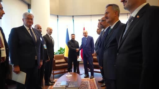 Ukrayna Devlet Başkanı Vladimir Zelenskiy, Cumhurbaşkanı Recep Tayyip Erdoğan ile gerçekleştirdiği...