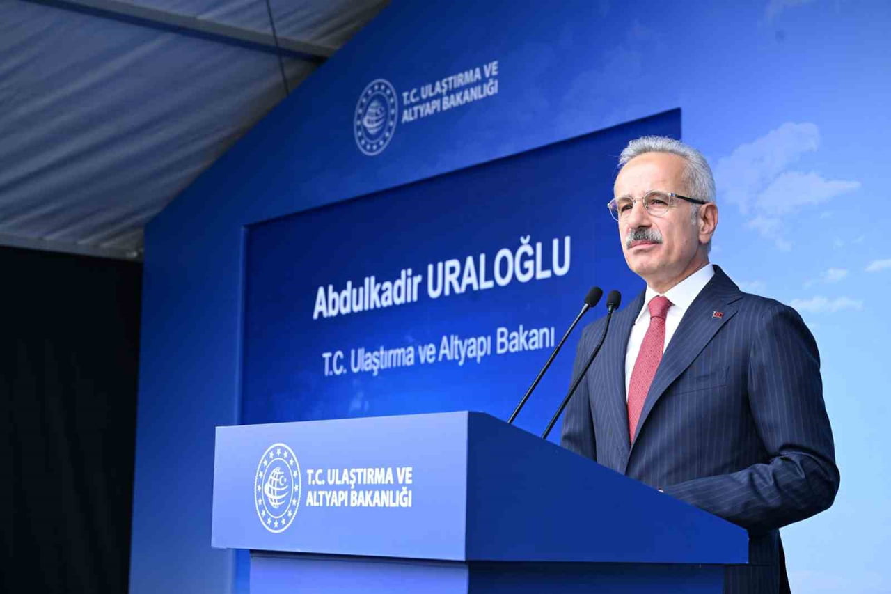 ULAŞTIRMA VE ALTYAPI BAKANI ABDULKADİR URALOĞLU