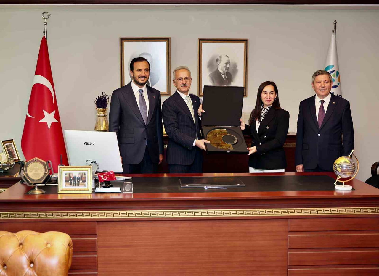 ULAŞTIRMA VE ALTYAPI BAKANI ABDULKADİR URALOĞLU, BEYKOZ BELEDİYE BAŞKAN VEKİLİ ÖZLEM VURAL...