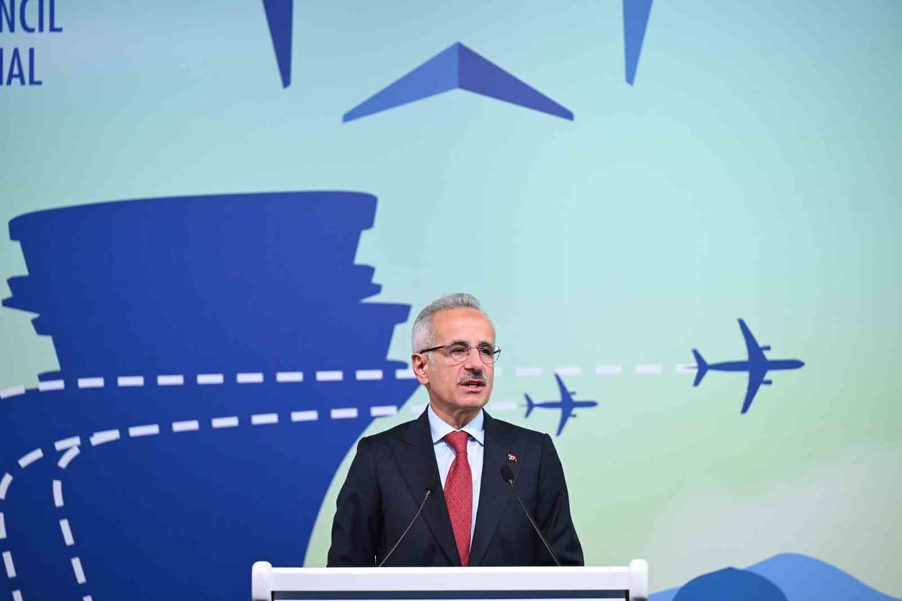 ULAŞTIRMA VE ALTYAPI BAKANI ABDULKADİR URALOĞLU, DHMİ TARAFINDAN GELİŞTİRİLEN UÇUŞ REHBERİM MOBİL...