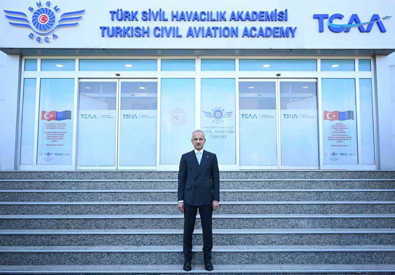 ULAŞTIRMA VE ALTYAPI BAKANI ABDULKADİR URALOĞLU, HAVACILIK SEKTÖRÜNÜN KARBON EMİSYONLARININ...