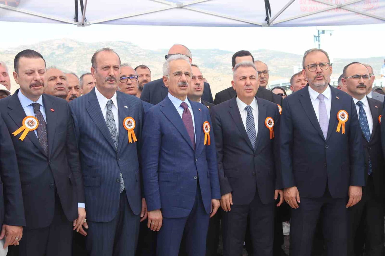 ULAŞTIRMA VE ALTYAPI BAKANI ABDÜLKADİR URALOĞLU, İZMİR PROGRAMI KAPSAMINDA MENEMEN’DE TARİHİ GEDİZ...