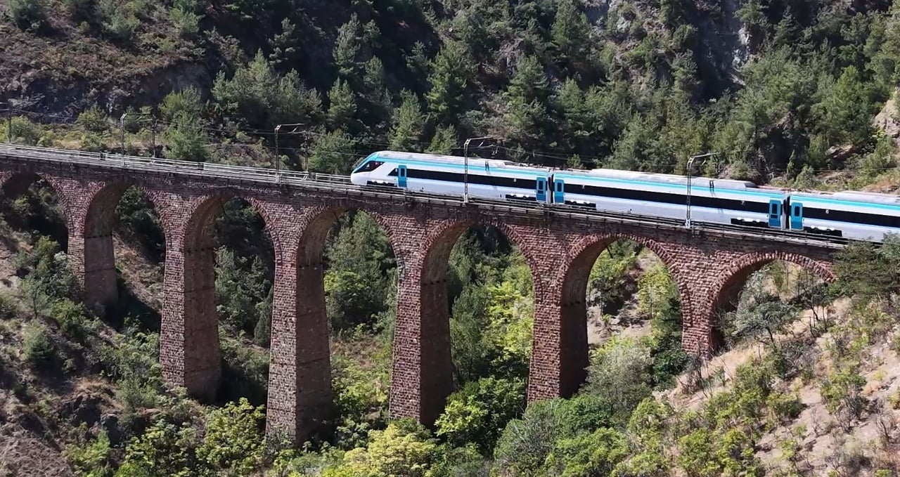 ULAŞTIRMA VE ALTYAPI BAKANI ABDULKADİR URALOĞLU, TÜRKİYE’NİN İLK HIZLI TRENİNİN TEST SÜREÇLERİNİN...