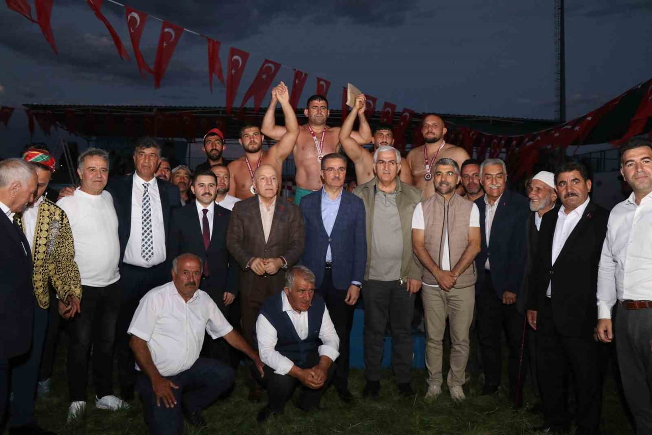 ULUSLARARASI BÜYÜK PASİNLER KARAKUCAK GÜREŞLERİ'NE ERZURUM VALİSİ AYDIN BARUŞ, ERZURUM BÜYÜKŞEHİR...
