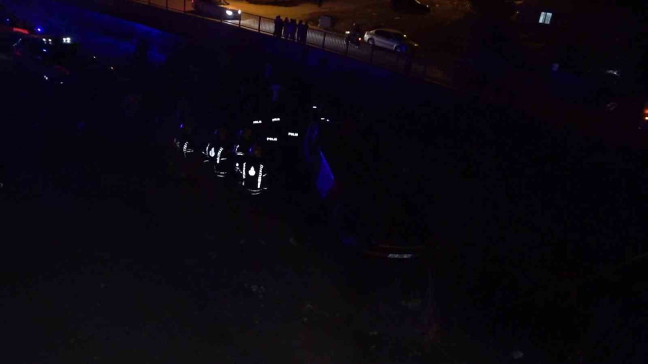 ÜMRANİYE'DE PARK HALİNDEKİ OTOMOBİL YUVARLANDI: 1 ÖLÜ