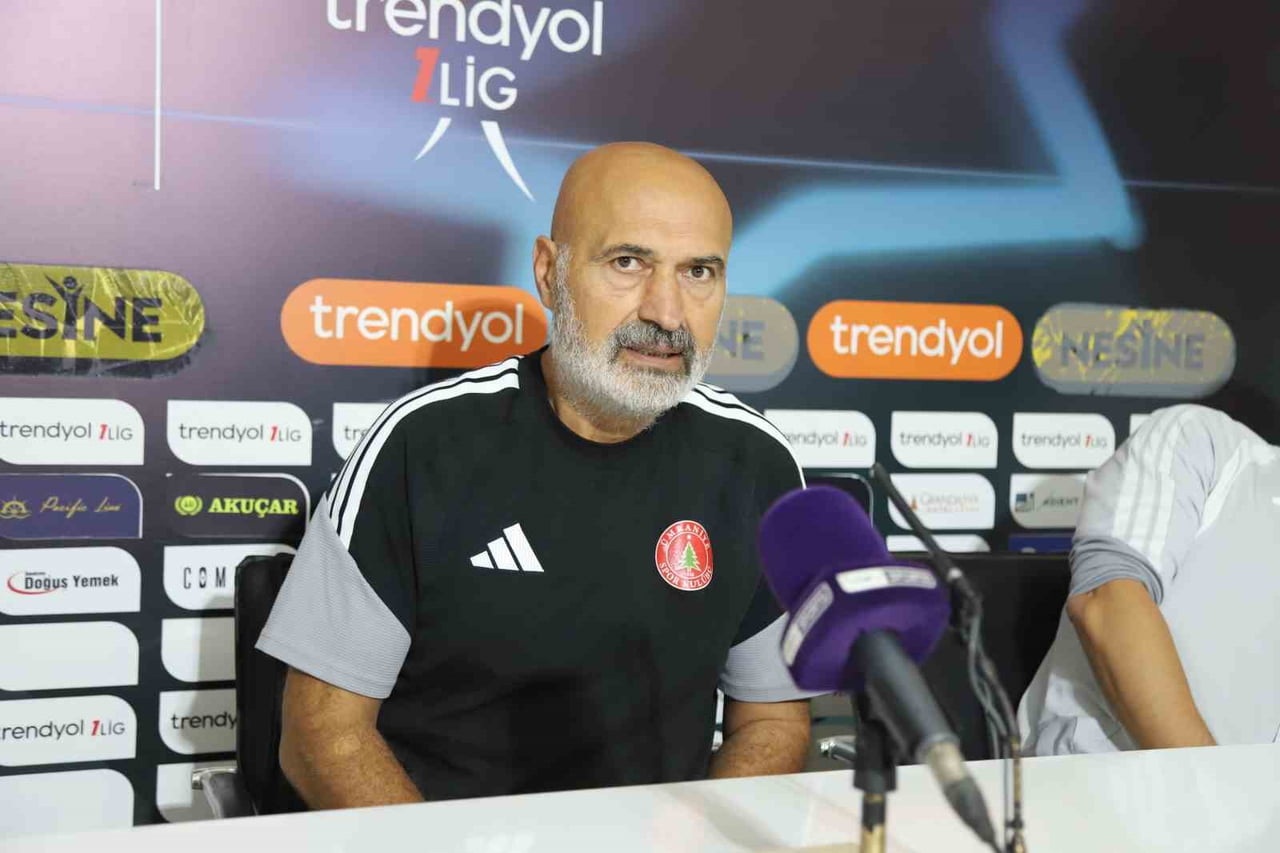 ÜMRANİYESPOR TEKNİK DİREKTÖRÜ LEVENT AÇIKGÖZ