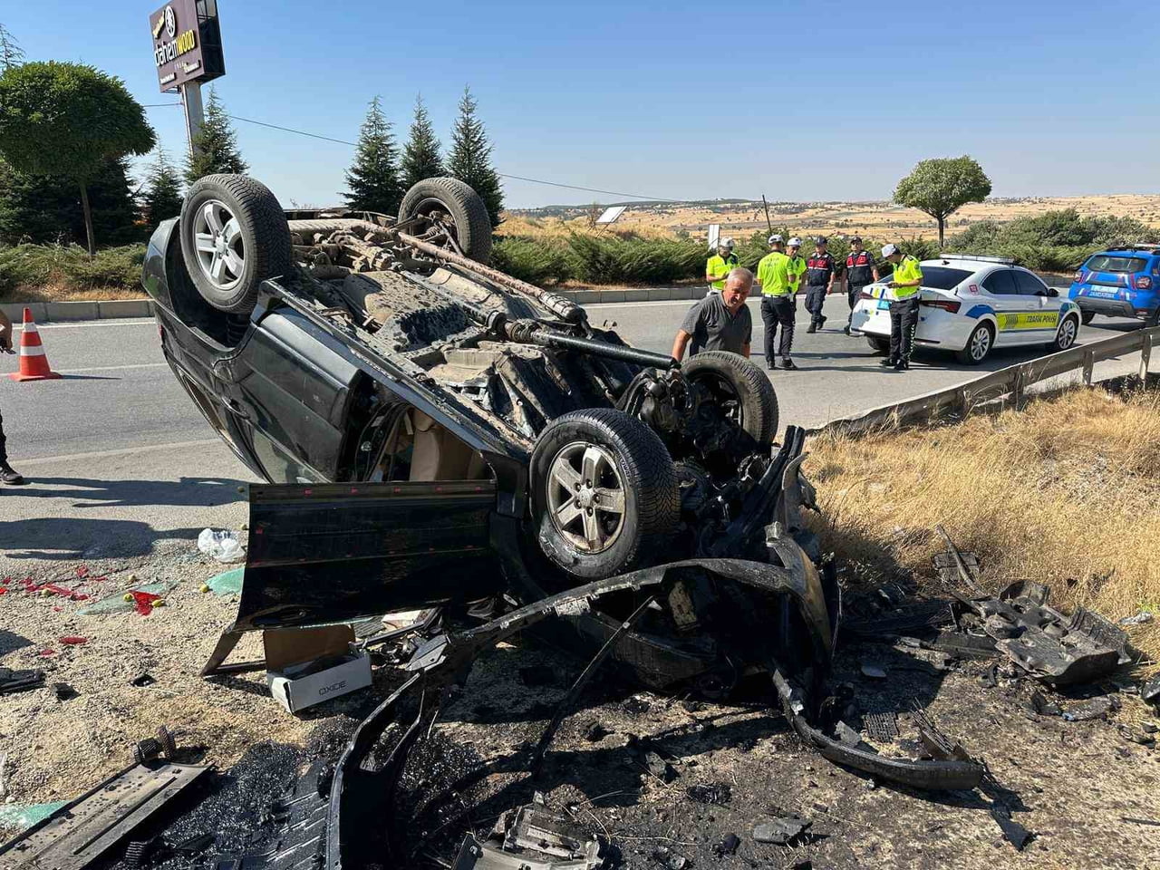 UŞAK’IN BANAZ İLÇESİNDE OTOMOBİLİN TAKLA ATMASI SONUCU MEYDANA GELEN KAZADA AĞIR YARALANAN SÜRÜCÜ...