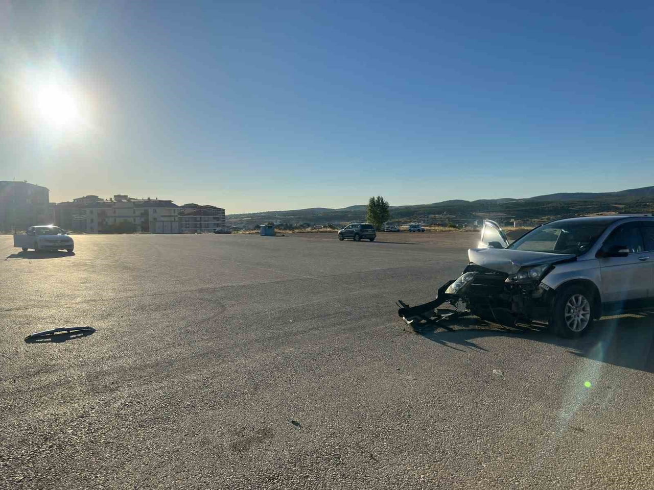 UŞAK’TA İKİ OTOMOBİLİN ÇARPIŞMASI SONUCU 1’İ ÇOCUK 3 KİŞİ YARALANARAK HASTANEYE...