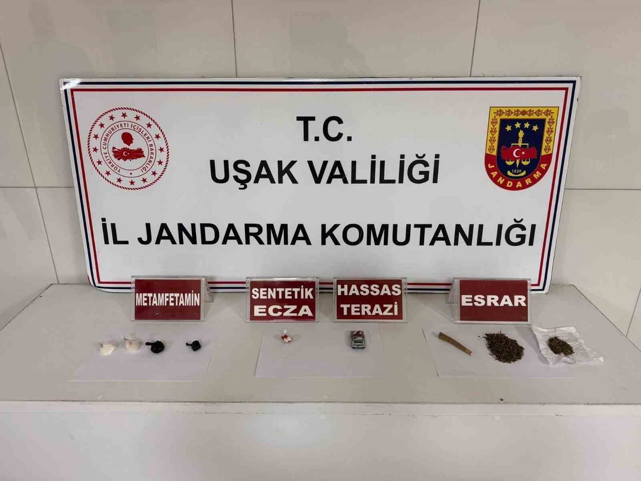 UŞAK’TA JANDARMA EKİPLERİNCE UYUŞTURUCU OPERASYONLARINDA GÖZALTINA ALINAN 6 ŞÜPHELİDEN 4’Ü...