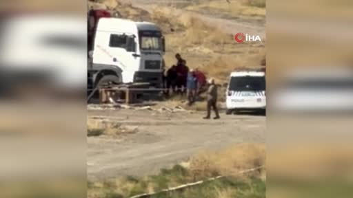 Üzerine inşaat malzemesi düşen işçi ağır yaralandı