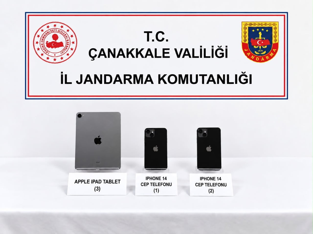 ÜZERLERİNDE VE İKAMETLERİNDE YAPILAN ARAMALARDA 2 CEP TELEFONU İLE 1 TABLET ELE GEÇİRİLDİ.