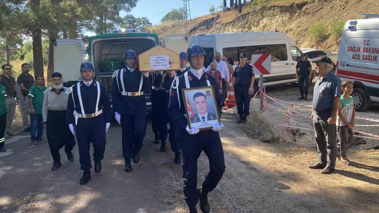 UZMAN ÇAVUŞ FAHRİ ATEŞ İÇİN CENAZE TÖRENİ DÜZENLENDİ
