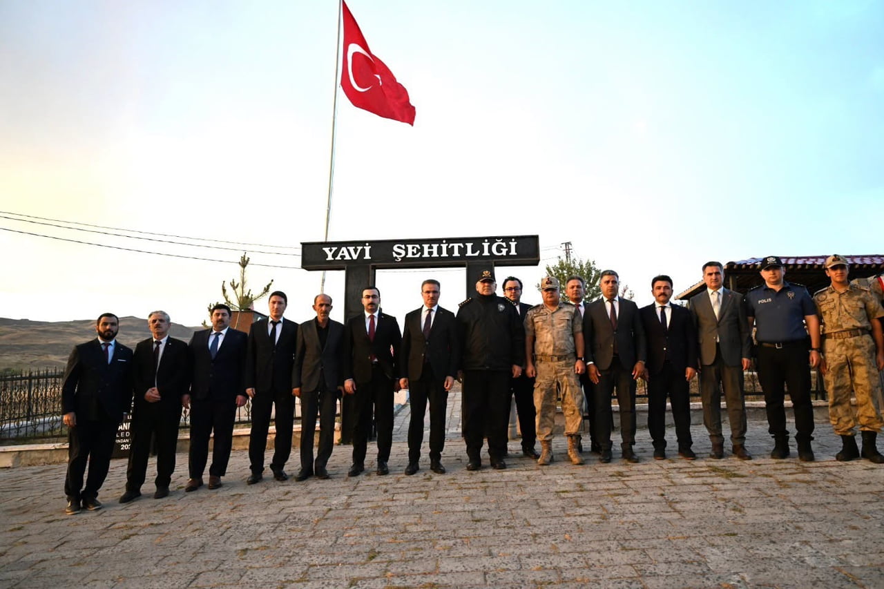 VALİ AYDIN BARUŞ, ÇAT İLÇESİ PROGRAMI KAPSAMINDA YARMAK MAHALLESİ’NDE İKAMET EDEN ŞEHİT MUHAMMET...