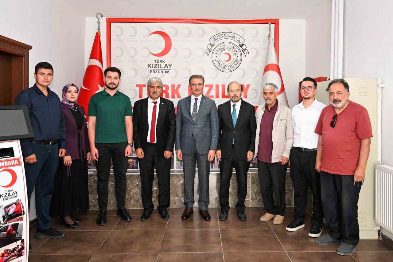 VALİ  AYDIN BARUŞ, TÜRK KIZILAY ERZURUM ŞUBESİ’Nİ ZİYARET ETTİ.