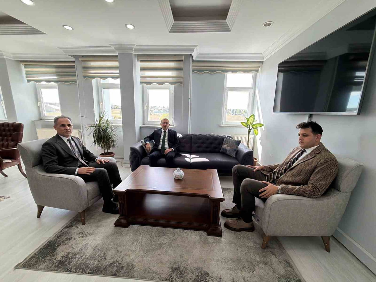VALİ POLAT, TARIM VE ORMAN MÜDÜRLÜĞÜ’NDE ÇALIŞMALARI DEĞERLENDİRDİ(KARS-İHA)