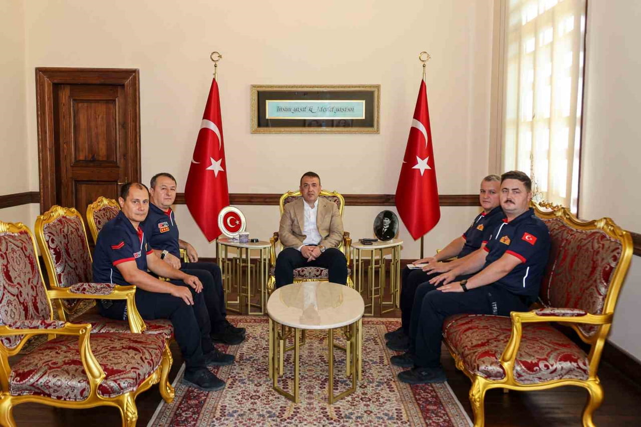 VALİ SÖZER, İTFAİYE PERSONELİYLE BİR ARAYA GELDİ