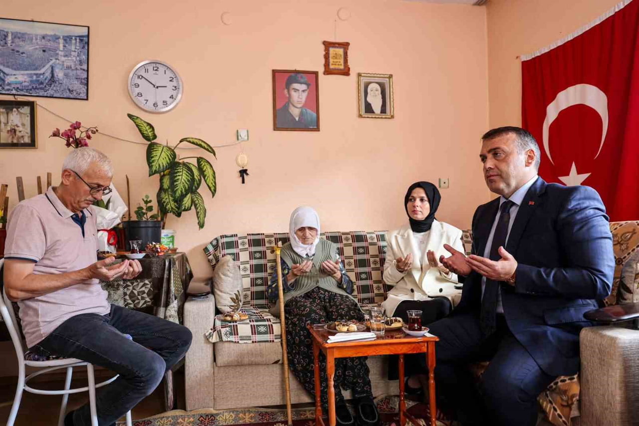 VALİ SÖZER, ŞEHİT EKREM PEHLİVAN’IN AİLESİNİ ZİYARET ETTİ