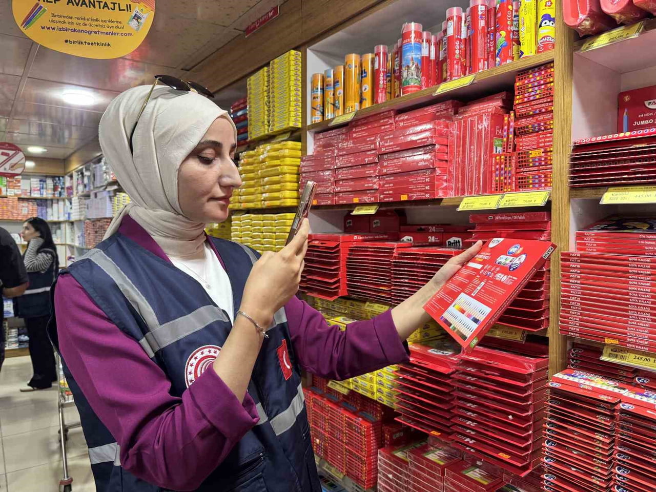 VAN’DA 2026-2027 EĞİTİM VE ÖĞRETİM YILI ÖNCESİNDE KIRTASİYE VE OKUL ÜRÜNLERİNİN SATILDIĞI İŞ...