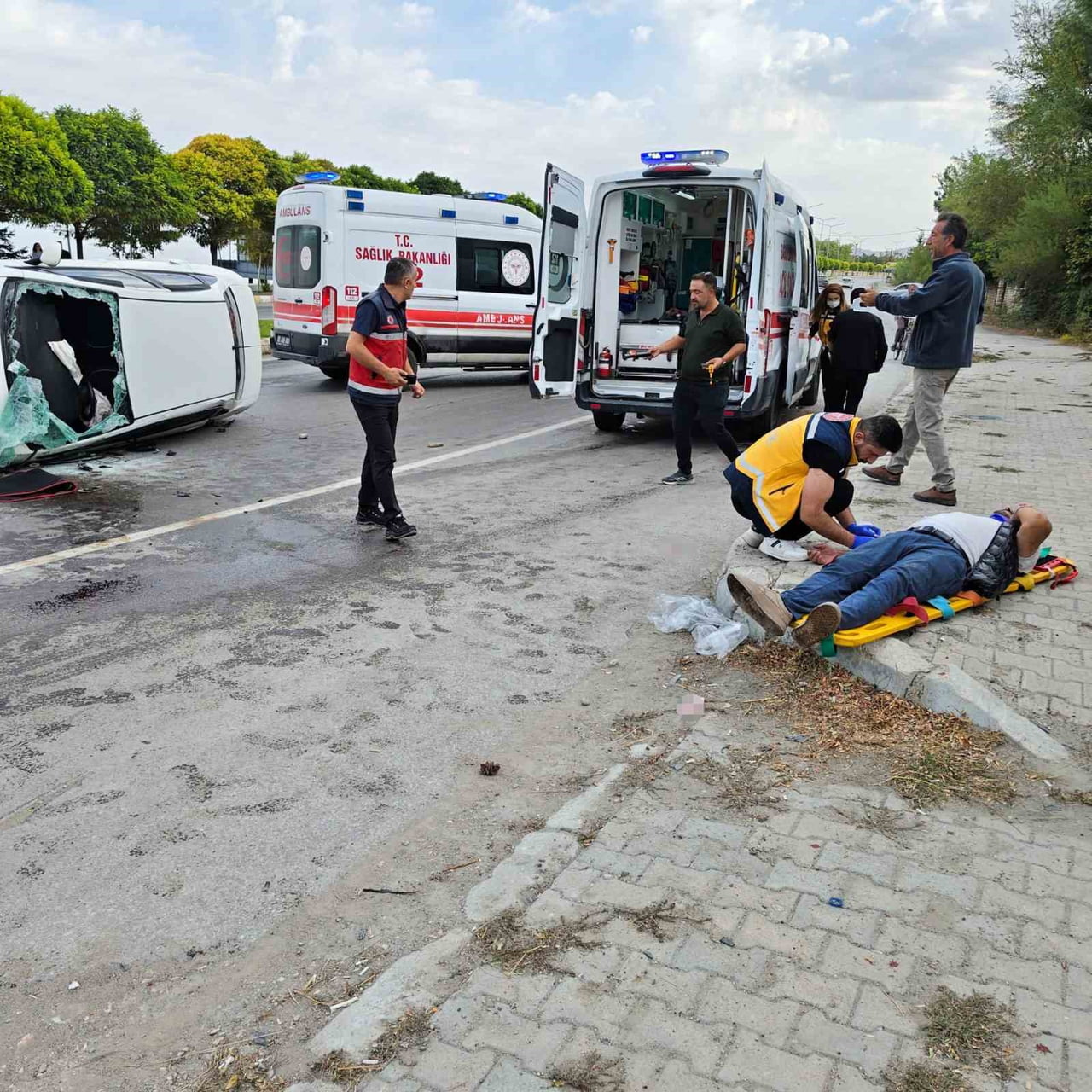 VAN’IN EDREMİT İLÇESİNDE İKİ OTOMOBİLİN ÇARPIŞMASI SONUCU MEYDANA GELEN TRAFİK KAZASINDA 4 KİŞİ...