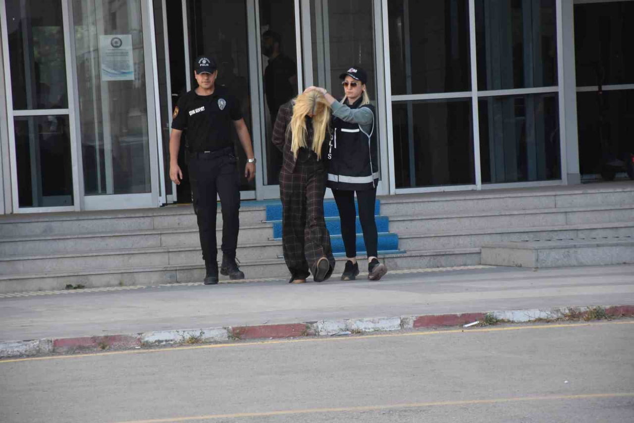VANLI İŞ ADAMI VE SOSYAL MEDYA FENOMENİ MEHMET FATİH TANÇALAN'IN İSTANBUL'DA GÖZALTINA ALINAN EŞİ...