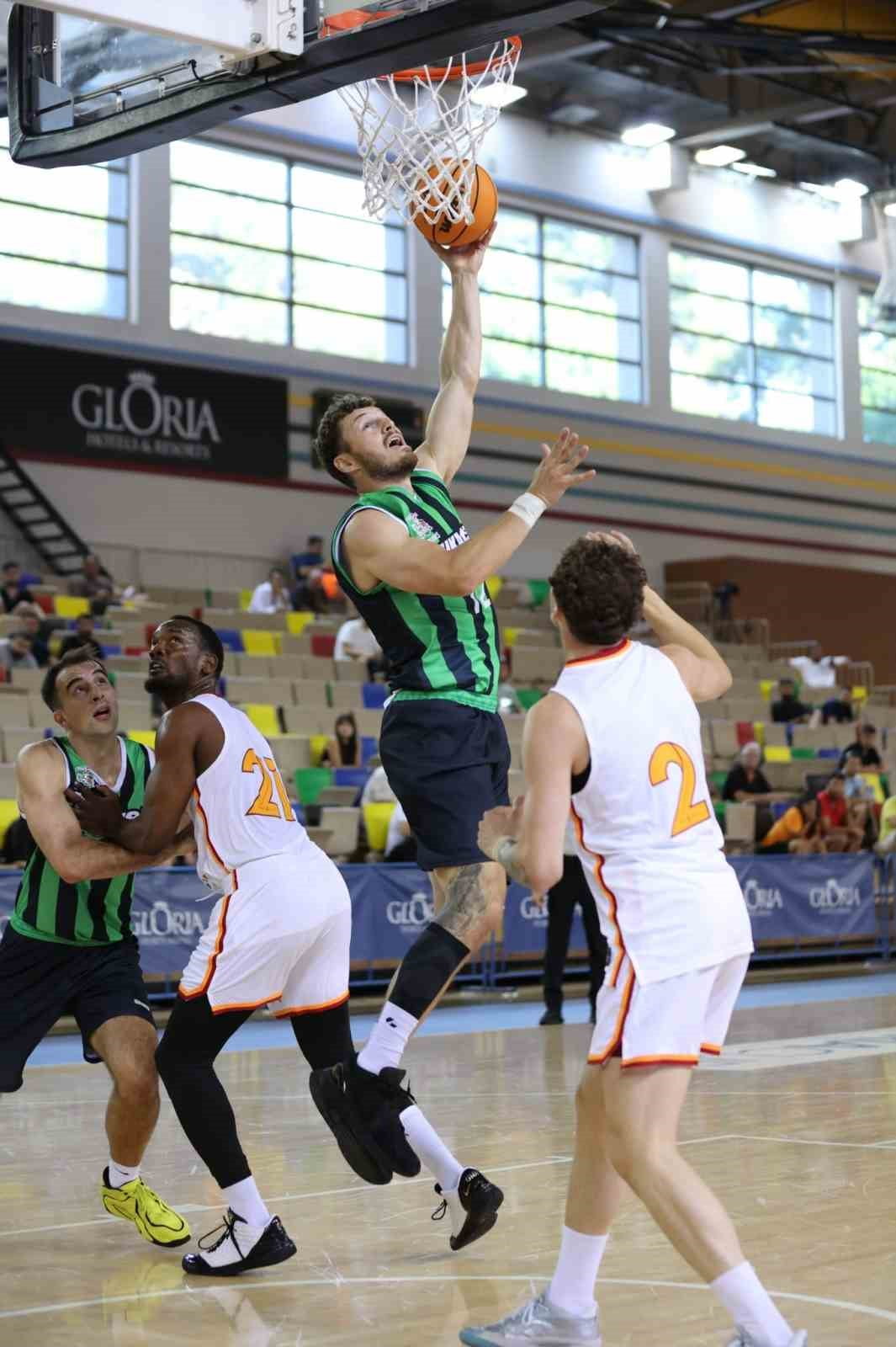 Y. DENİZLİ BASKET, GLORİA CUP’TA BÜYÜK BÖLÜMÜNÜ ÖNDE OYNADIĞI MAÇTA 16 ÜÇLÜK İSABETİYLE...