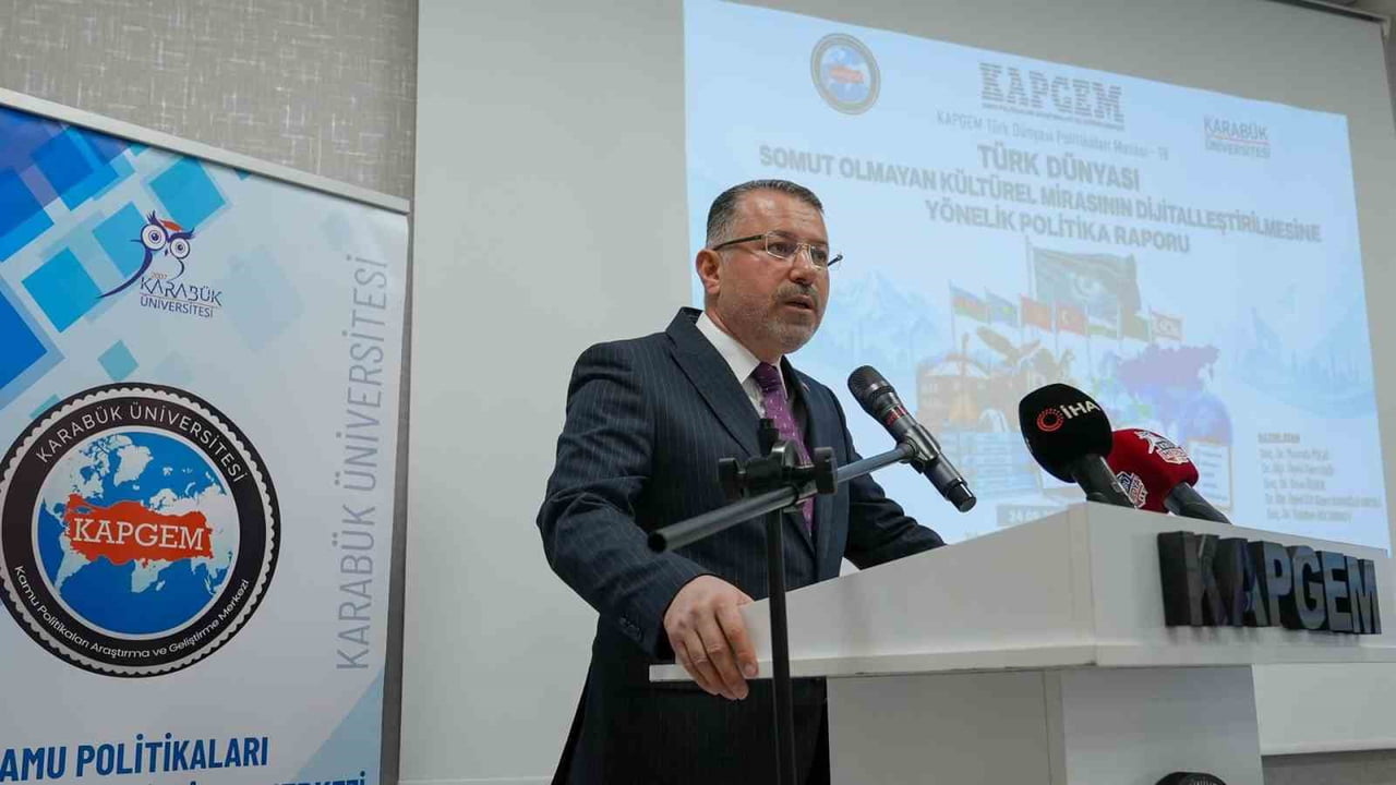 YABANCI DİLLER YÜKSEKOKULU TOPLANTI SALONU'NDA DÜZENLENEN TOPLANTIDA KONUŞAN REKTÖR KIRIŞIK, SOMUT...