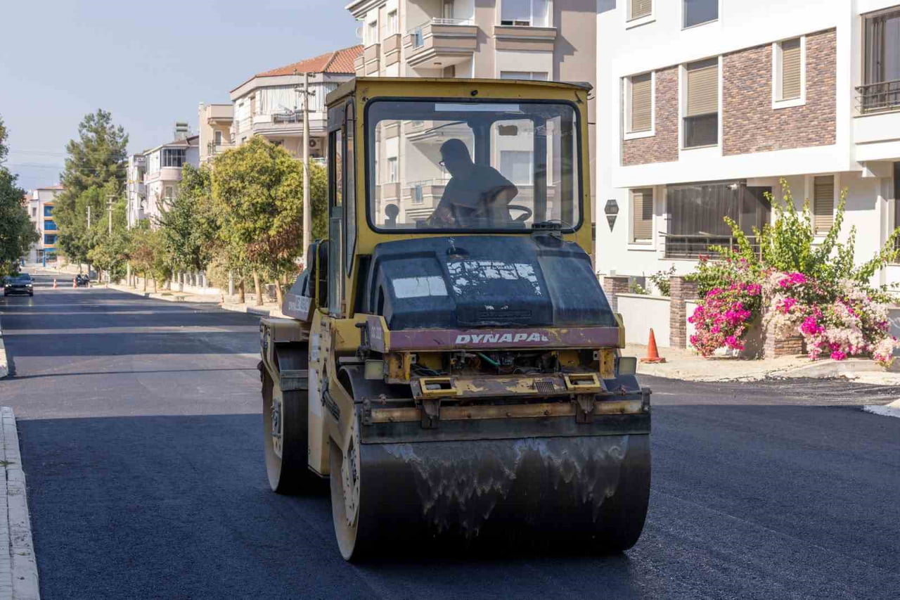 YAĞMUR SUYU VE ATIK SU HATLARININ AYRIŞTIRILDIĞI, ESKİ İÇME SUYU HATLARININ YENİLENDİĞİ İLÇEDE...