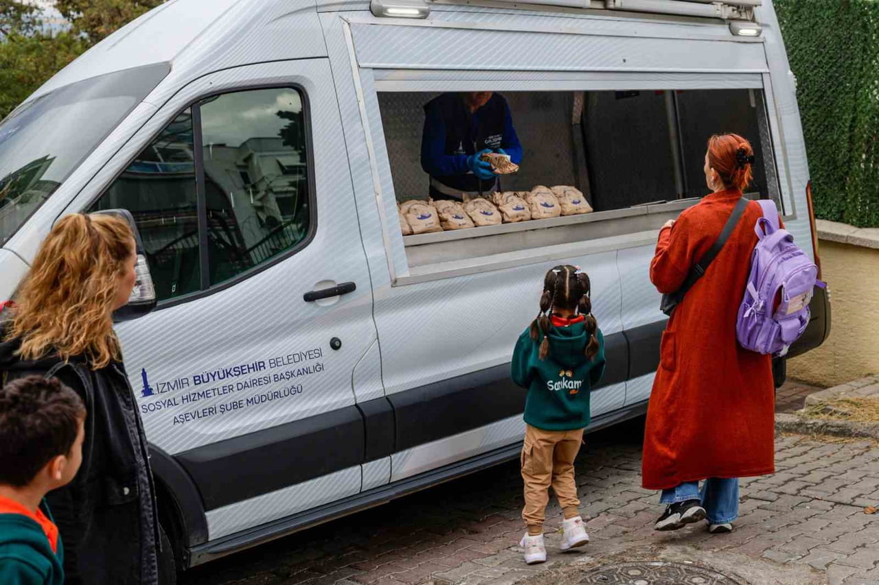 YAKLAŞIK 2 BİN ÖĞRENCİYE HAFTA İÇİ HER GÜN ULAŞTIRILAN PAKETLER, ÇOCUKLARIN GÜNE SAĞLIKLI...