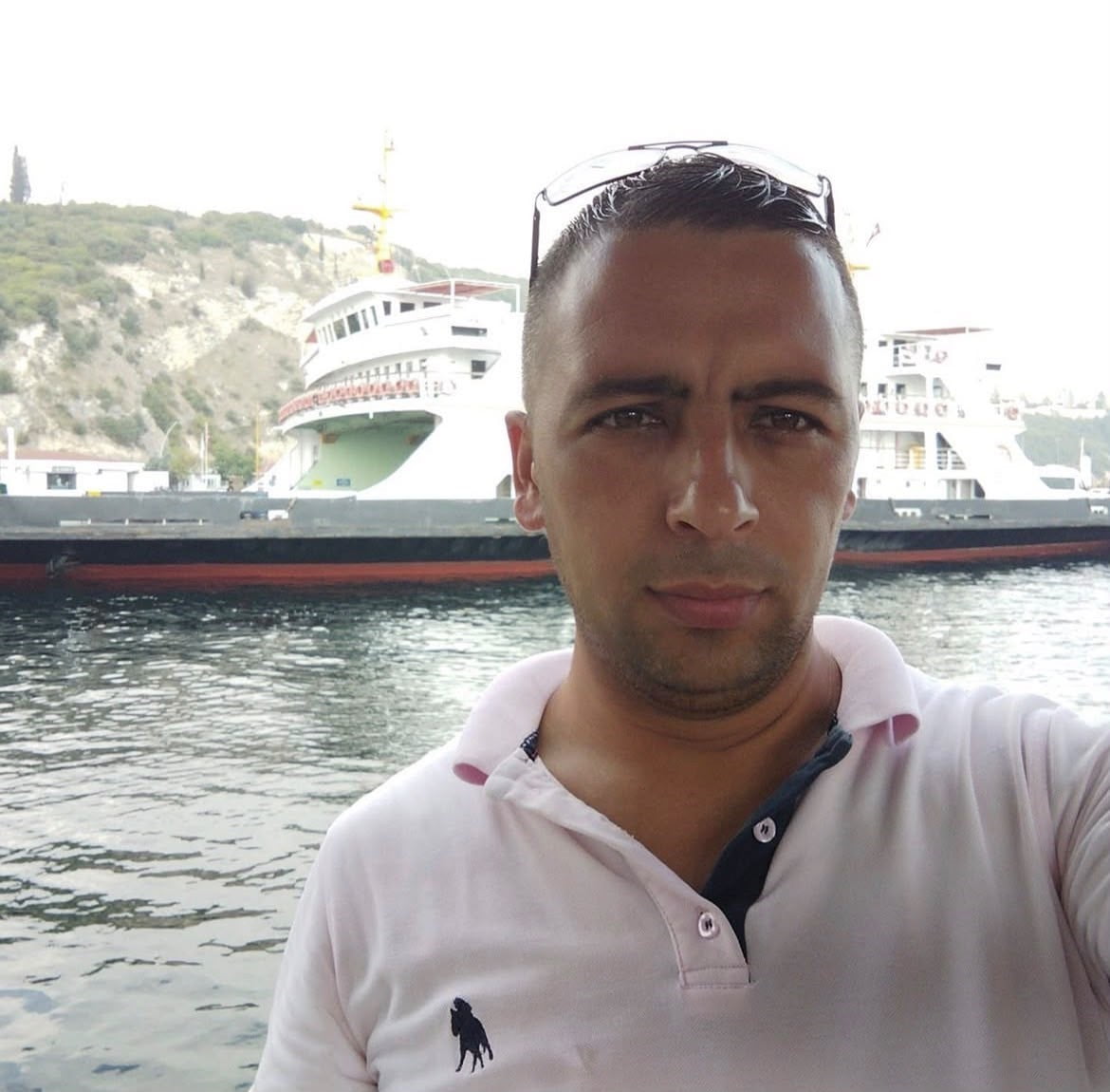 YALOVA’DA İNŞAAT MALZEMESİ SATAN FİRMANIN BAHÇESİNDE VİNÇLE DEMİR İNDİREN ELMAS HUYSAL (39)...