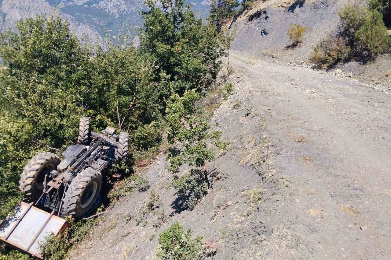 YARALILAR, EKİPLERİN İLK MÜDAHALESİNİN ARDINDAN AMBULANSLARLA HASTANEYE KALDIRILDI. ERKAN POLAT...