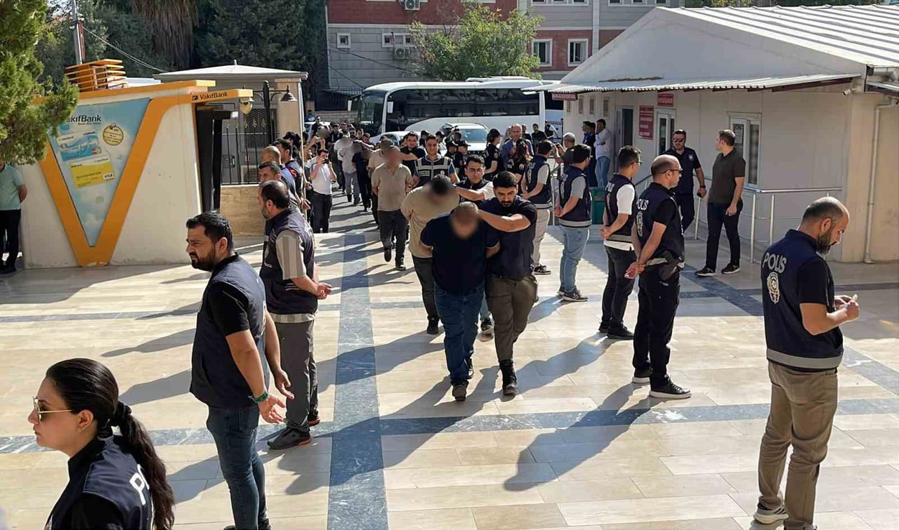 YASADIŞI BAHİS OPERASYONUNDA GÖZALTINA ALINAN ŞÜPHELİLER ADLİYEYE SEVK EDİLDİ