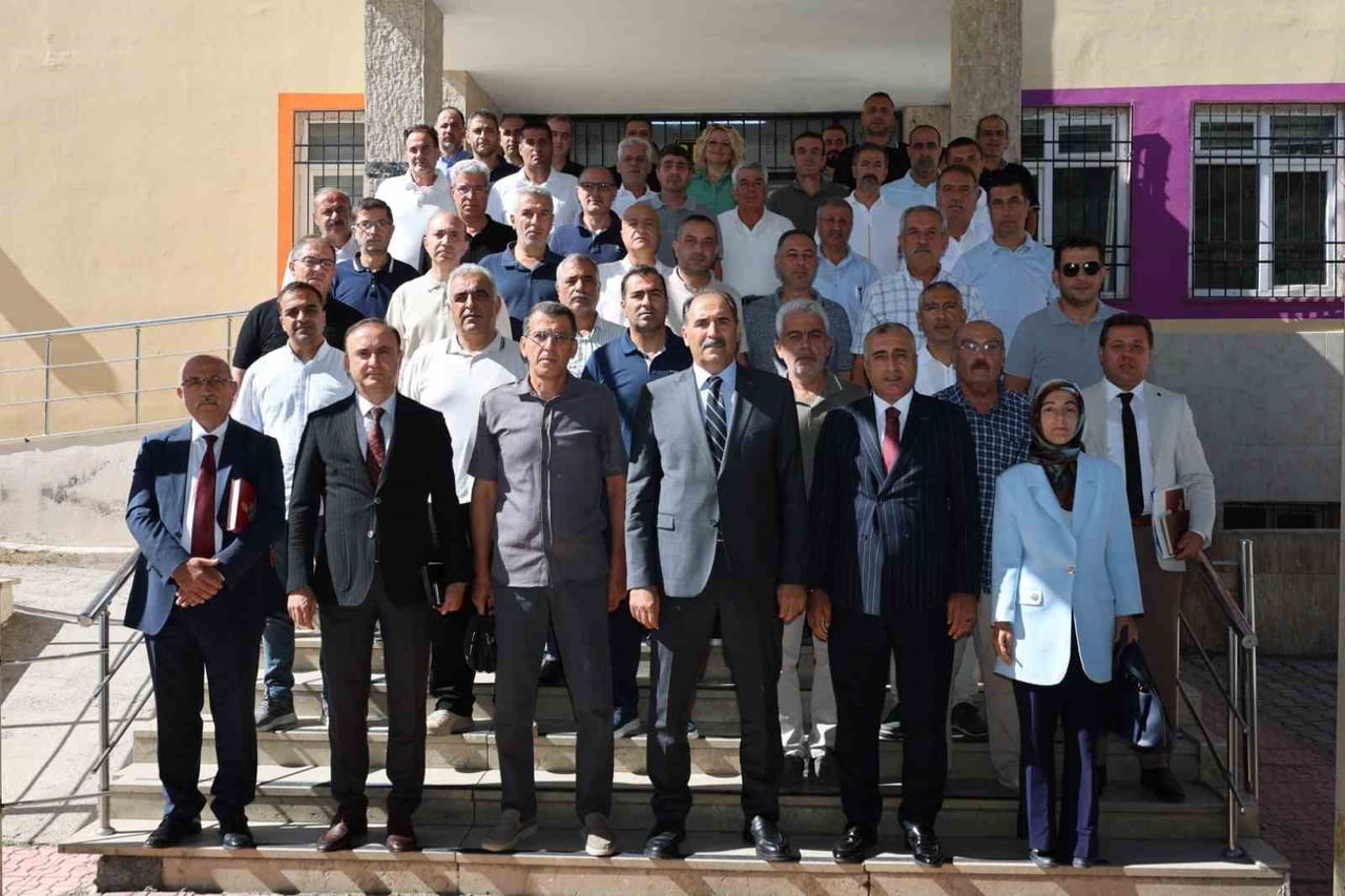 YENİ EĞİTİM-ÖĞRETİM YILI KAPSAMINDA MİLLİ EĞİTİM MÜDÜRÜ AZİZ GÜN, ORTAOKUL MÜDÜRLERİYLE BİR ARAYA...