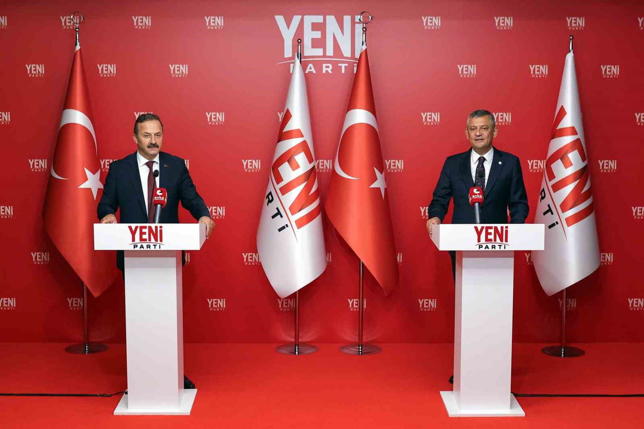 YENİ PARTİ GENEL BAŞKANI ÖZGÜR ÖZEL, ANAHTAR PARTİSİ GENEL BAŞKANI YAVUZ AĞIRALİOĞLU VE...