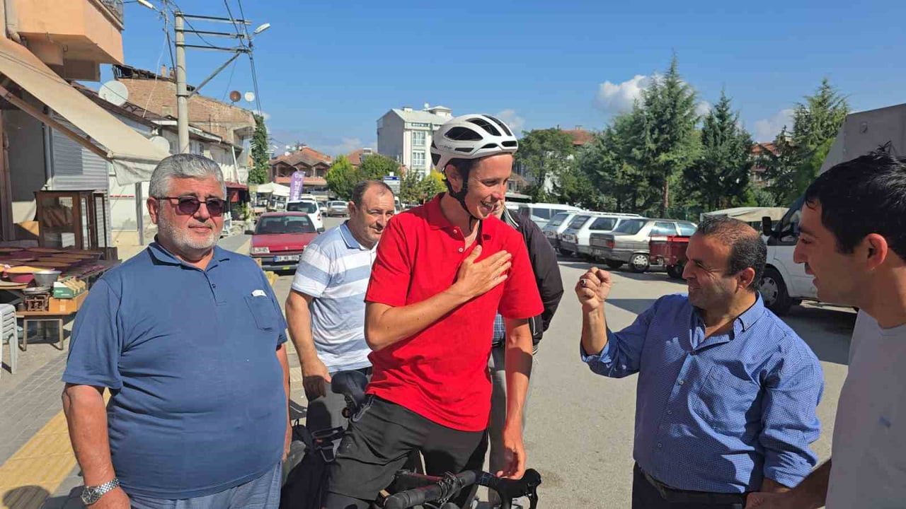 YENİ YERLER VE YENİ DOSTLUKLAR İÇİN YOLA ÇIKTI