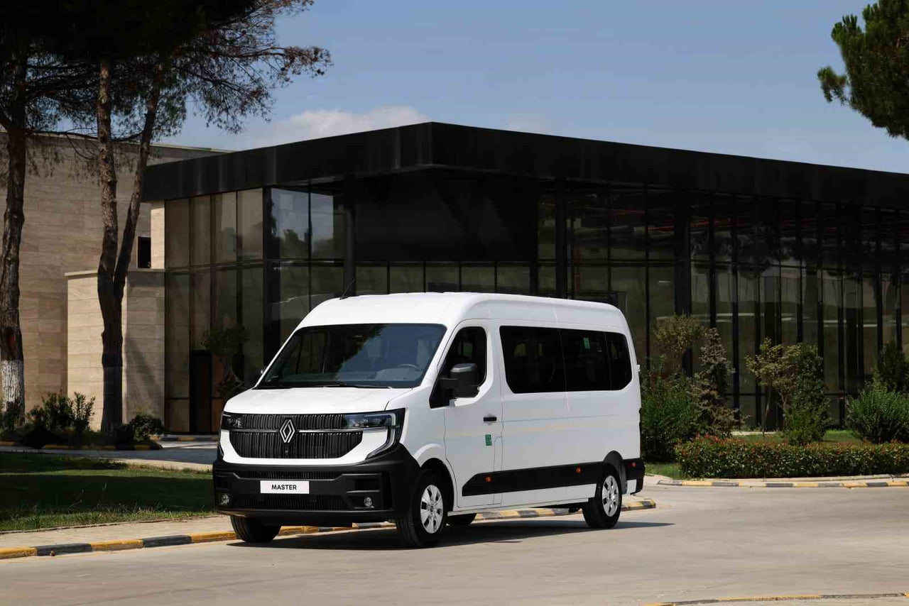 YENİLENEN RENAULT MASTER MİNİBÜS VE MASTER KAMYONET’İN YENİ AÇIK KASA SEÇENEĞİ KULLANICILARLA...
