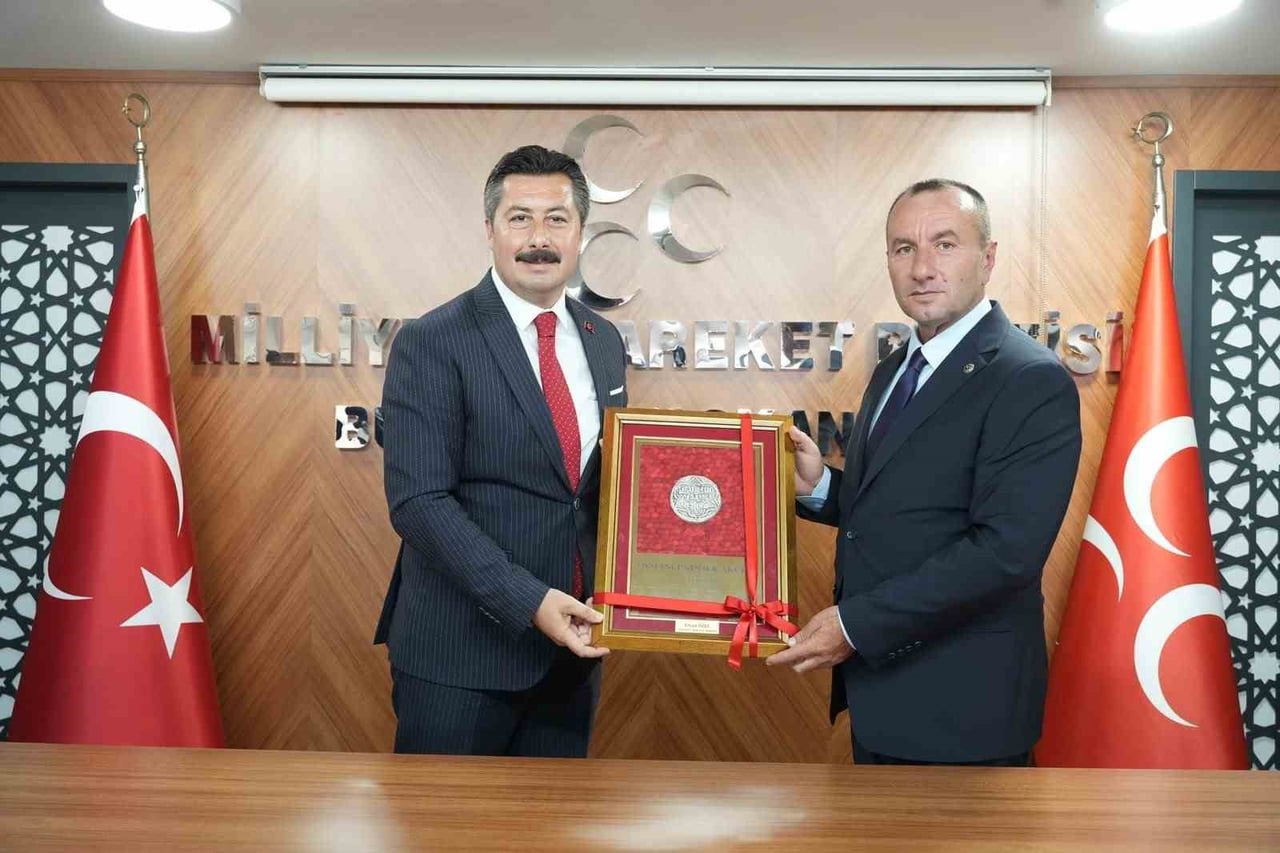 YENİŞEHİR BELEDİYE BAŞKANI ERCAN ÖZEL, MHP BURSA İL BAŞKANLIĞI GÖREVİNE SEÇİLEN MEHMET EMİN...