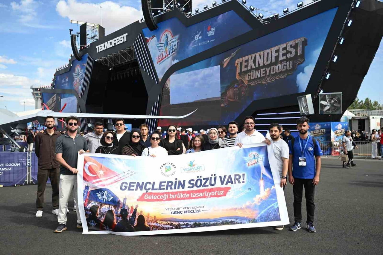 YEŞİLYURT BELEDİYESİ’NDEN GENÇLERE TEKNOFEST GEZİSİ