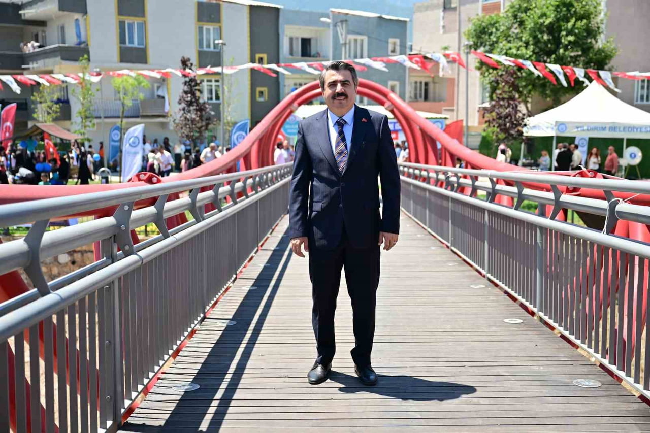 YILDIRIM BELEDİYESİ, İLÇENİN DÖRT BİR YANINDA HAYATA GEÇİRDİĞİ YATIRIMLARLA YILDIRIM’IN GELECEĞİNİ...