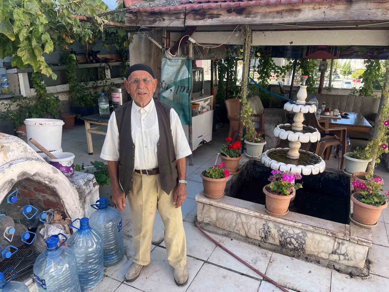 YOZGAT'IN YERKÖY İLÇESİNDE YAŞAYAN 100 YAŞINDAKİ ALİ GÜL, BİR ASRI GERİDE BIRAKMANIN HAKLI...