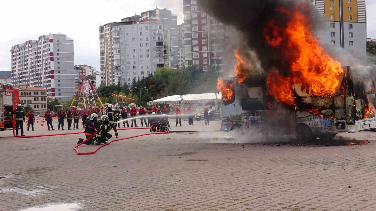 YOZGAT BELEDİYESİ İTFAİYE MÜDÜRLÜĞÜ'NDE GÖREV YAPAN 55 PERSONEL, YAZ DÖNEMİNDE YANGIN, TRAFİK...