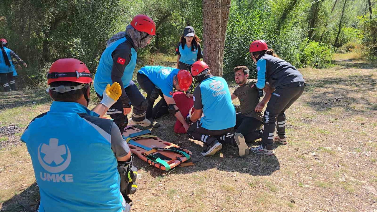 YOZGAT’TA BÖLGEDEKİ AFET VE ACİL DURUMLARA MÜDAHALE KAPASİTESİNİ ARTIRMAK AMACIYLA UMKE EĞİTİM VE...