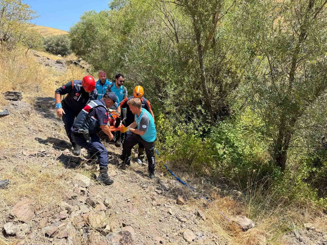 YOZGAT’TA DERE YATAĞINA DÜŞEN VATANDAŞ KURTARILDI.