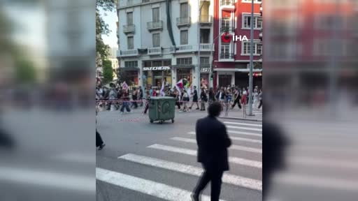 Yunanistan’ın Selanik kentinde çiftçiler, işçiler ve sol görüşlü gruplar, Başbakan Kiryakos...