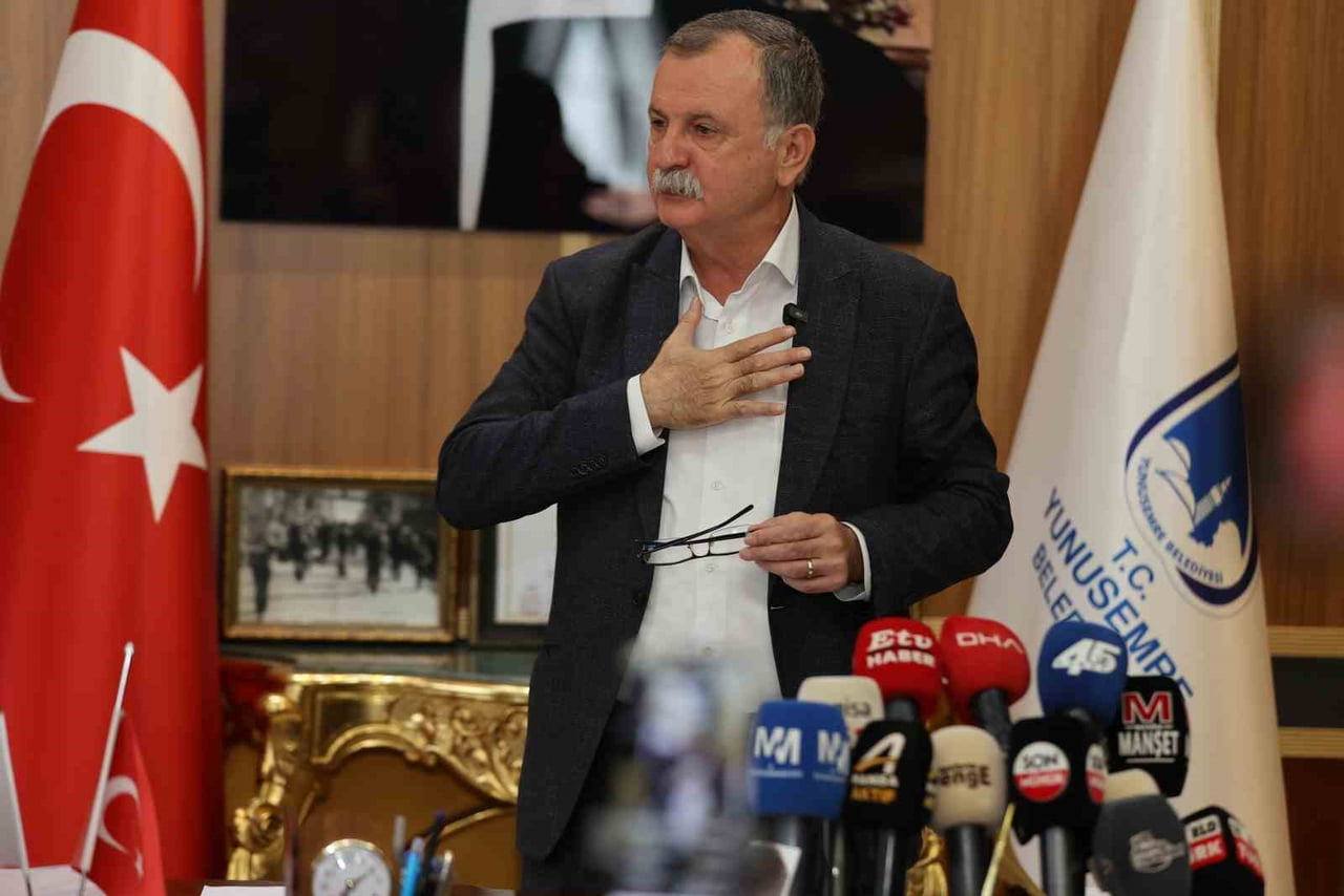 YUNUSEMRE BELEDİYE BAŞKANI SEMİH BALABAN, AYLIK BASIN TOPLANTISINDA BELEDİYE OLARAK SON DÖNEMDE...