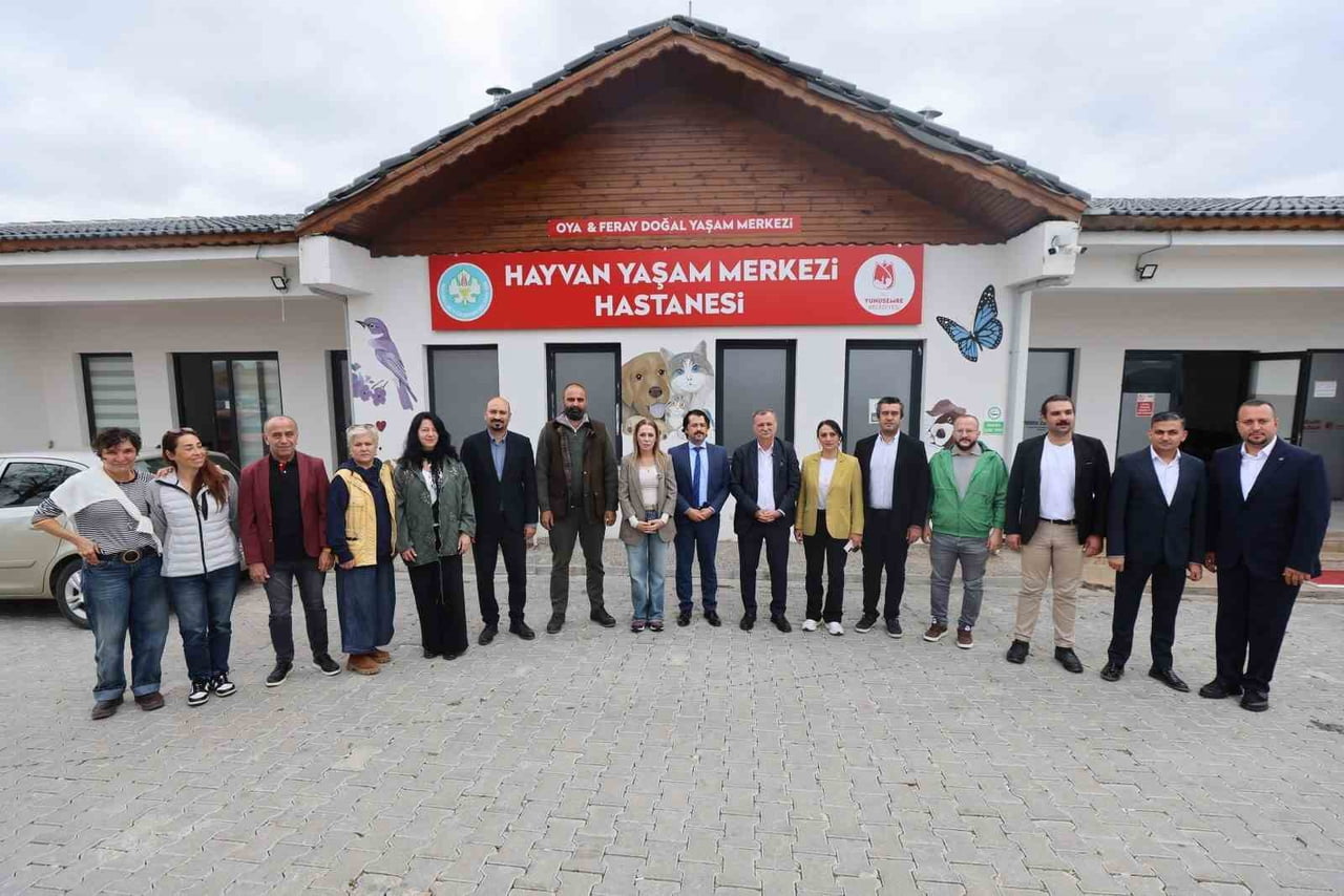 YUNUSEMRE BELEDİYE BAŞKANI SEMİH BALABAN VE FERDİ ZEYREK VAKFI BAŞKANI NURCAN ZEYREK, EGE...