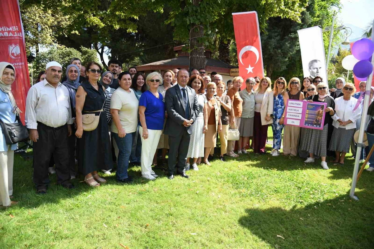 YUNUSEMRE BELEDİYESİ, 21 EYLÜL DÜNYA ALZHEİMER GÜNÜ KAPSAMINDA DÜZENLEDİĞİ PANEL VE ETKİNLİKLE...