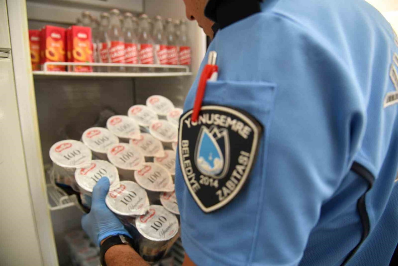 YUNUSEMRE BELEDİYESİ ZABITA MÜDÜRLÜĞÜ EKİPLERİ, YENİ EĞİTİM ÖĞRETİM DÖNEMİ ÖNCESİNDE ÖĞRENCİLERİN...