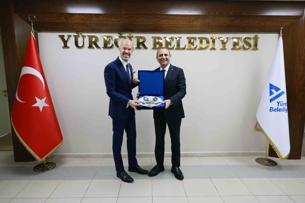 YÜREĞİR BELEDİYE BAŞKAN VEKİLİ TARIK ÖZÜNAL, ABD ADANA KONSOLOSU ERİC R. MEHLER VE BERABERİNDEKİ...
